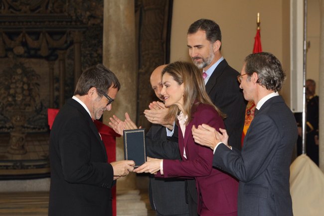 S.M Reina entrega la Medalla de Oro al Mérito en las Bellas Artes a D. Alberto Anaut, Presidente de PHotoEspaña © Casa de S.M. el Rey. Para su reproducción es necesario solicitar autorización del propietario de los derechos.