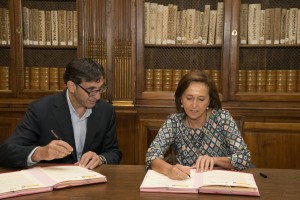Daniel Noguera y Ana Santos Aramburo durante la firma