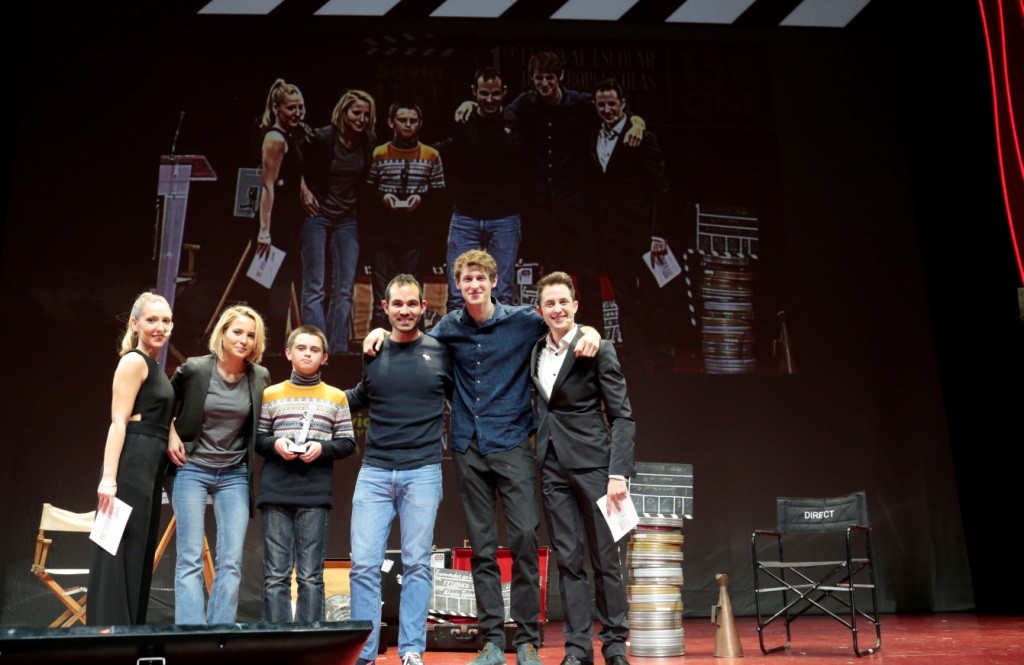 Ana Fernández y Nicolás Coronado junto al premiado en la categoría a Mejor Actor