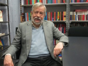 José M. Guelbenzu - Los poderosos lo quieren todo