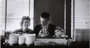Autorretrato en familia. Madrid, 1962. Foto Gerardo Vielba