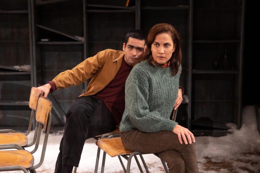 Omar Ayuso y Toni Acosta en una escena de El sonido oculto